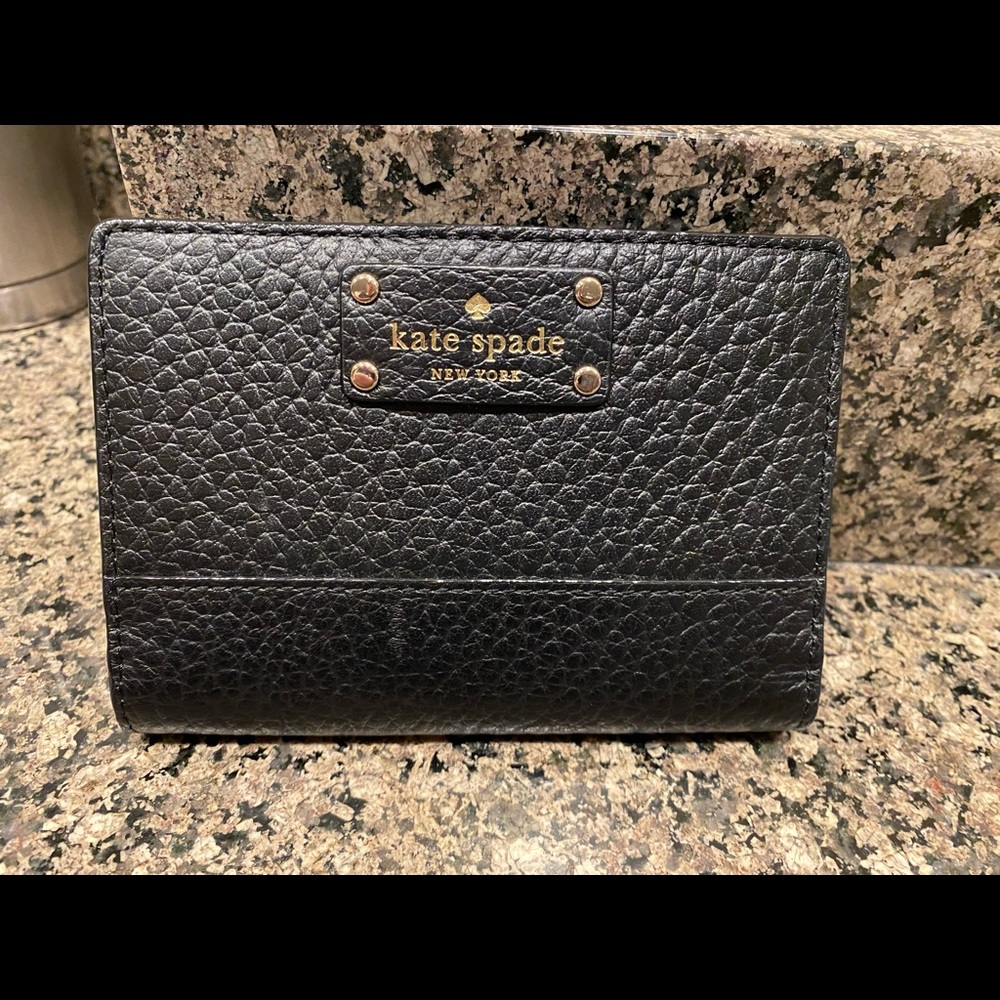 Kate Spade Leather Wallet in excellent condition!